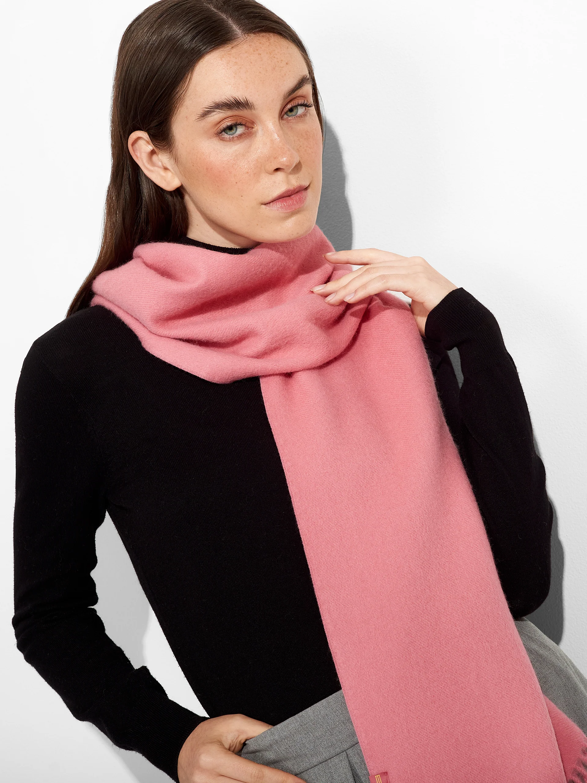 Adrian Scarf Baby Alpaca Color Pink - Image 3