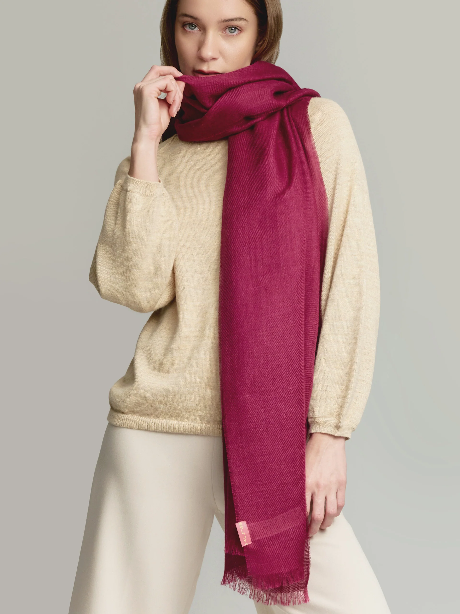 Amareto Shawl Baby Alpaca Color Cherry - Image 3