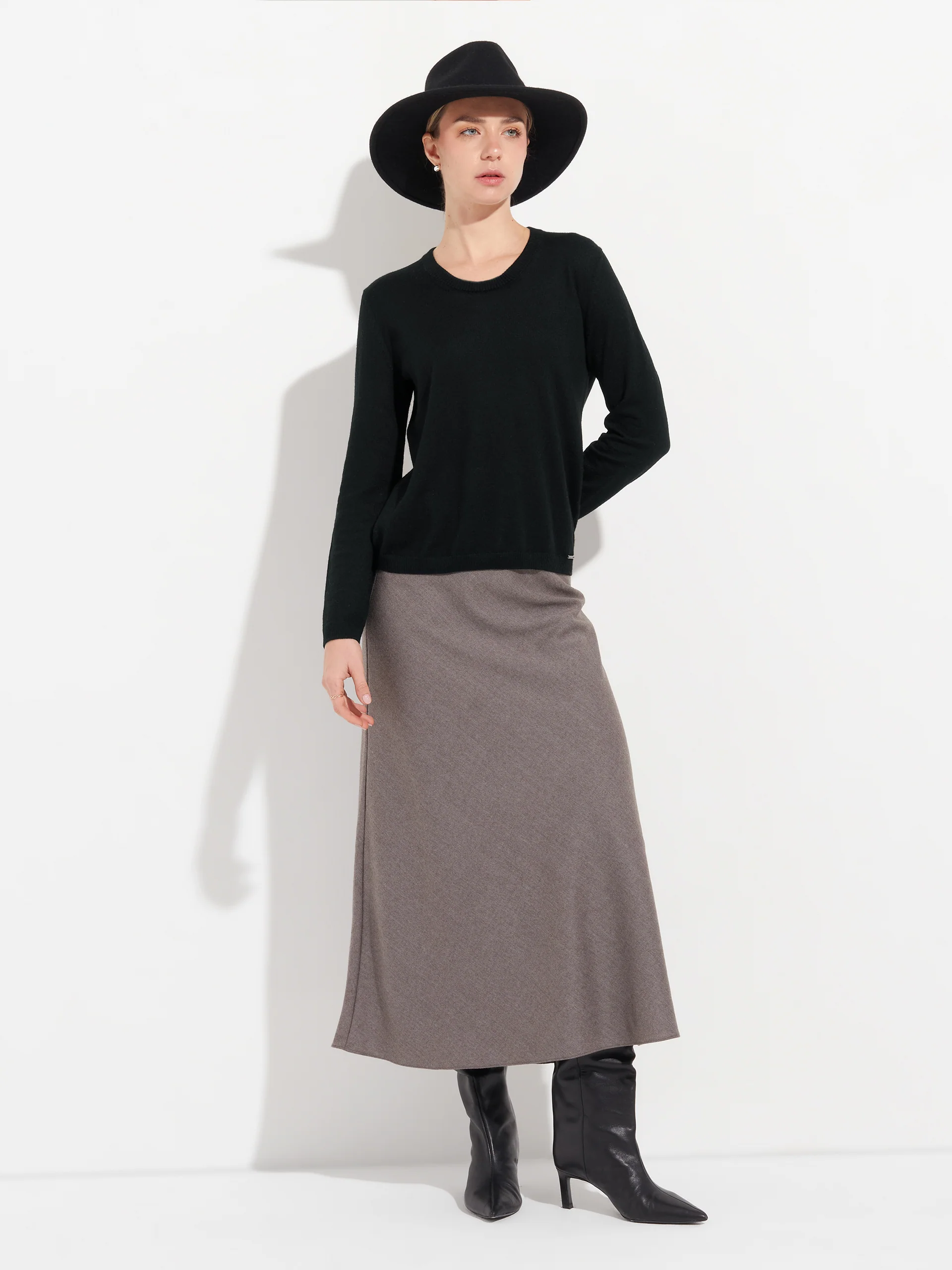 Anya Sweater Baby Alpaca Color Black - Image 4
