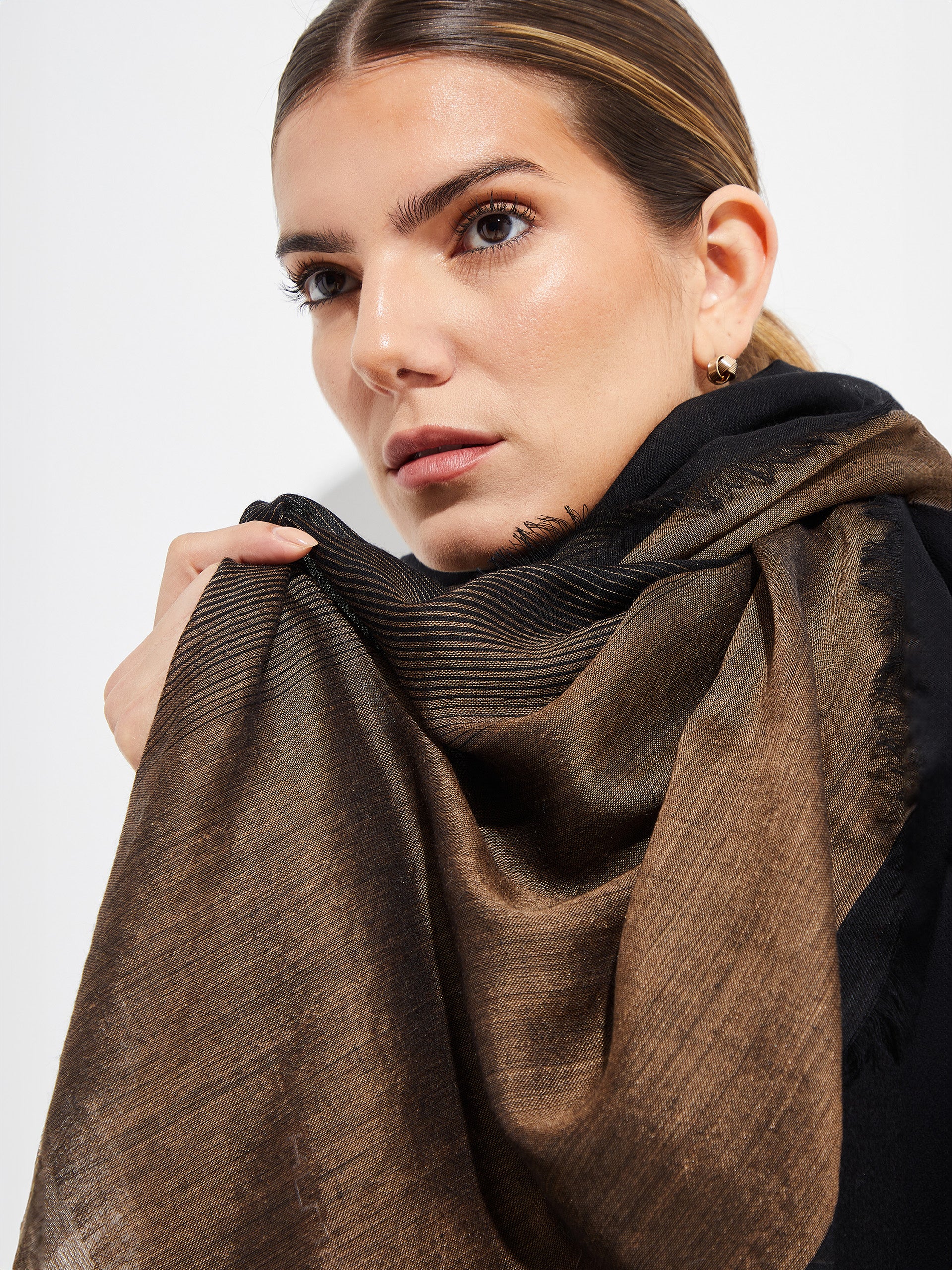 Balthazar Shawl Royal Alpaca Color Camel - Image 3