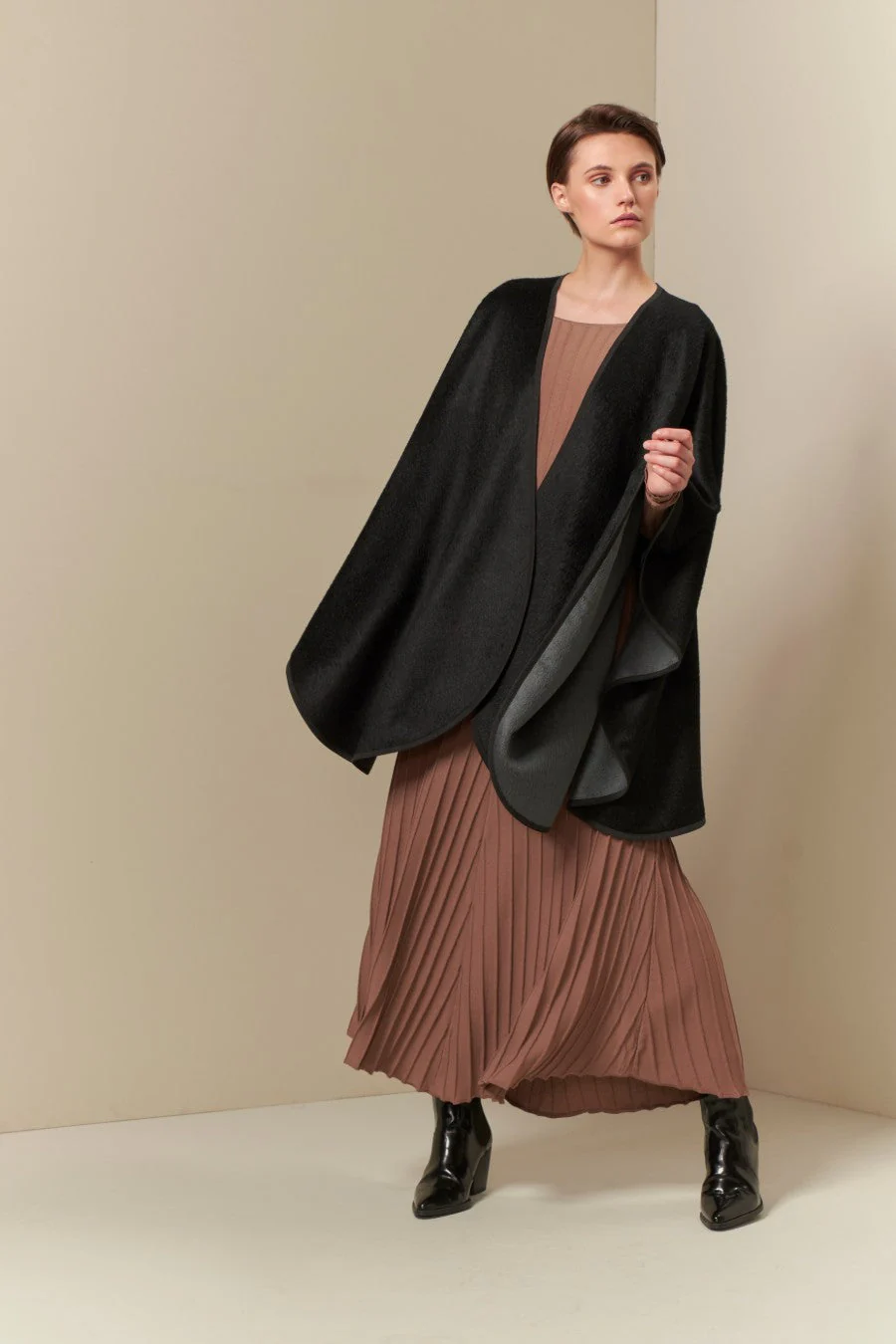 Bambi Cape Baby Alpaca Suri Color Black - Image 3