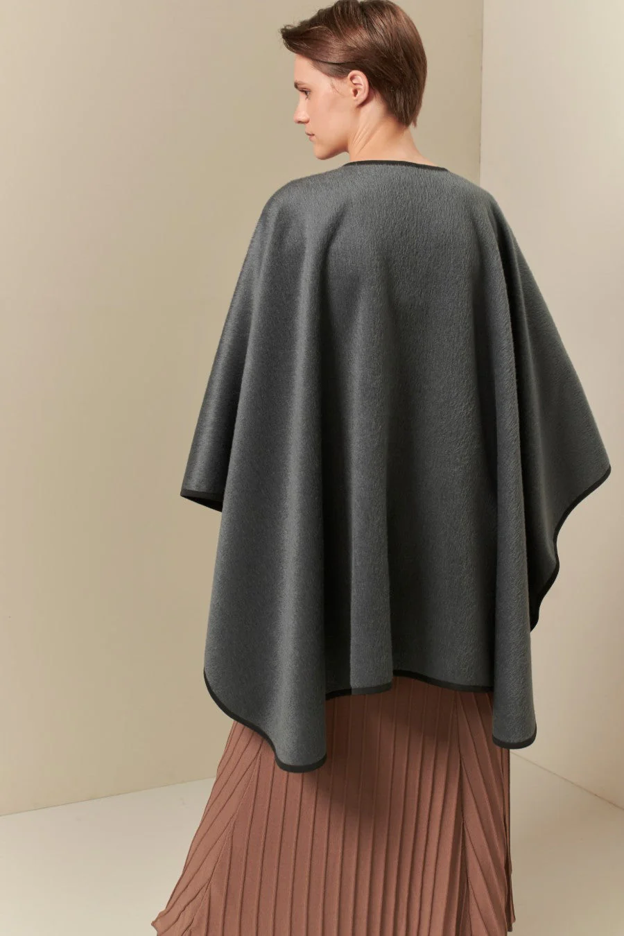 Bambi Cape Baby Alpaca Suri Color Black - Image 5