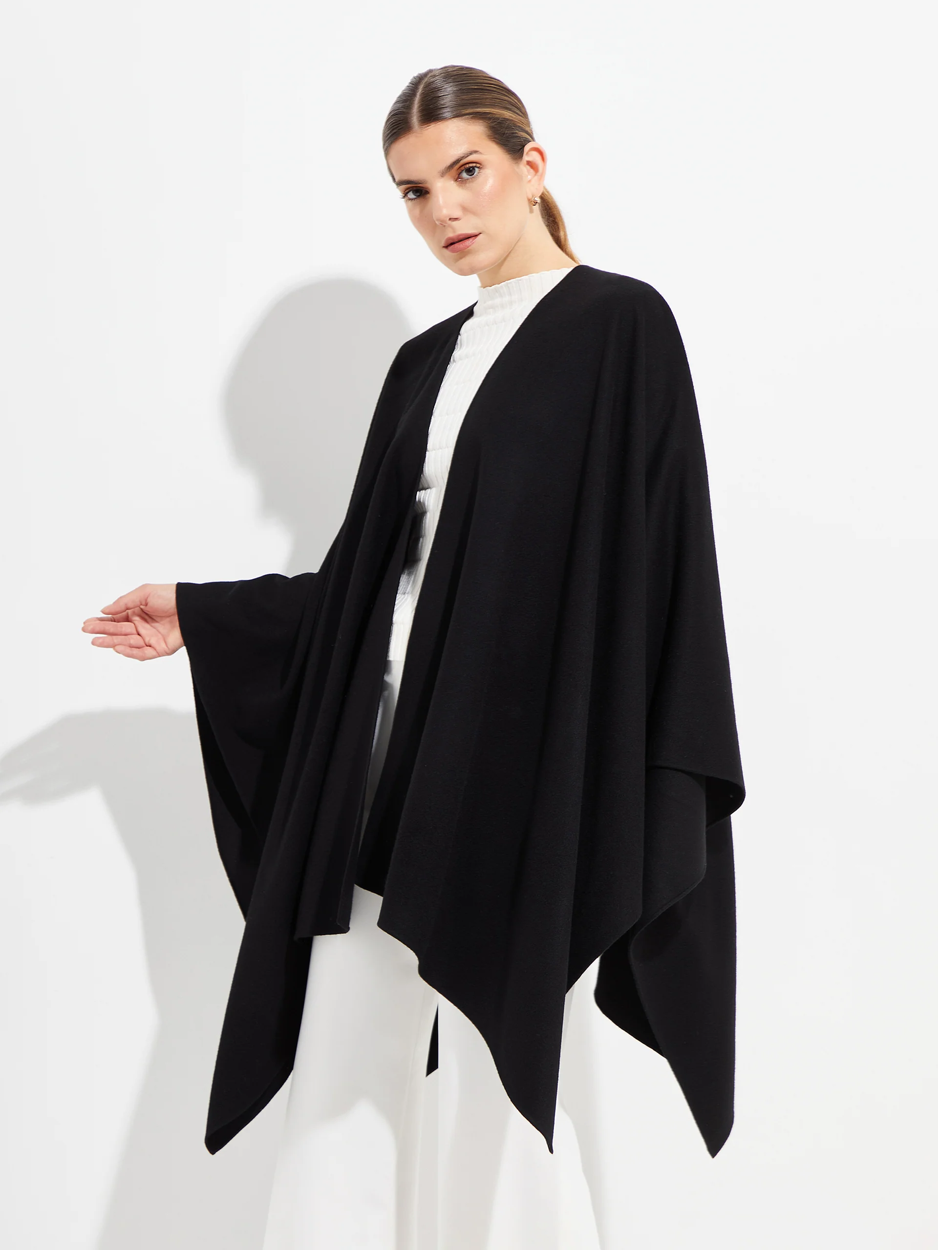 Betty Cape Vicuña Color Black - Image 2