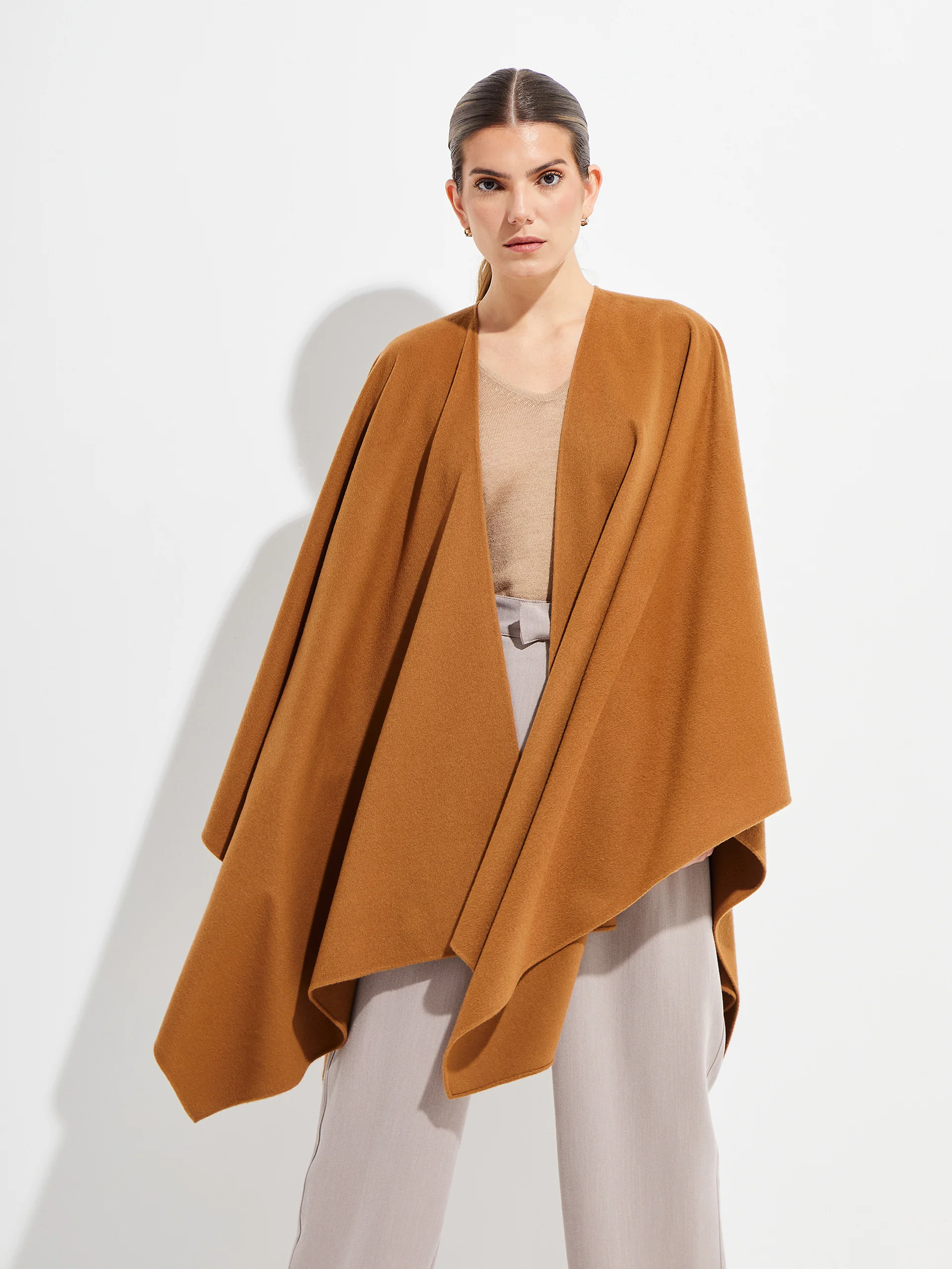 Betty Cape Vicuña Color Camel - Image 2