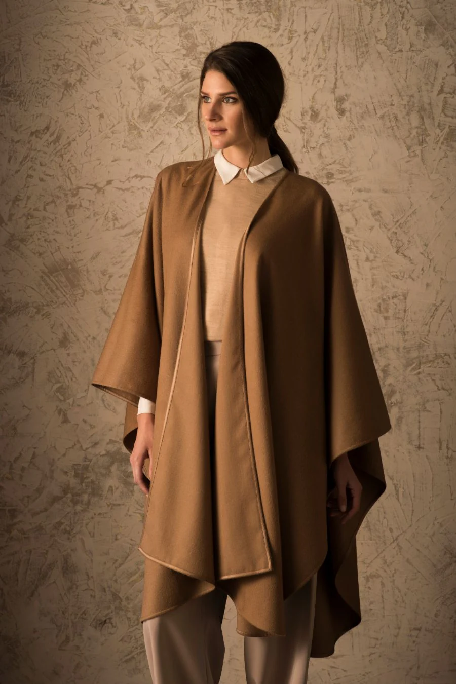 Grun - Royal Alpaca Cape Royal Alpaca Color Camel