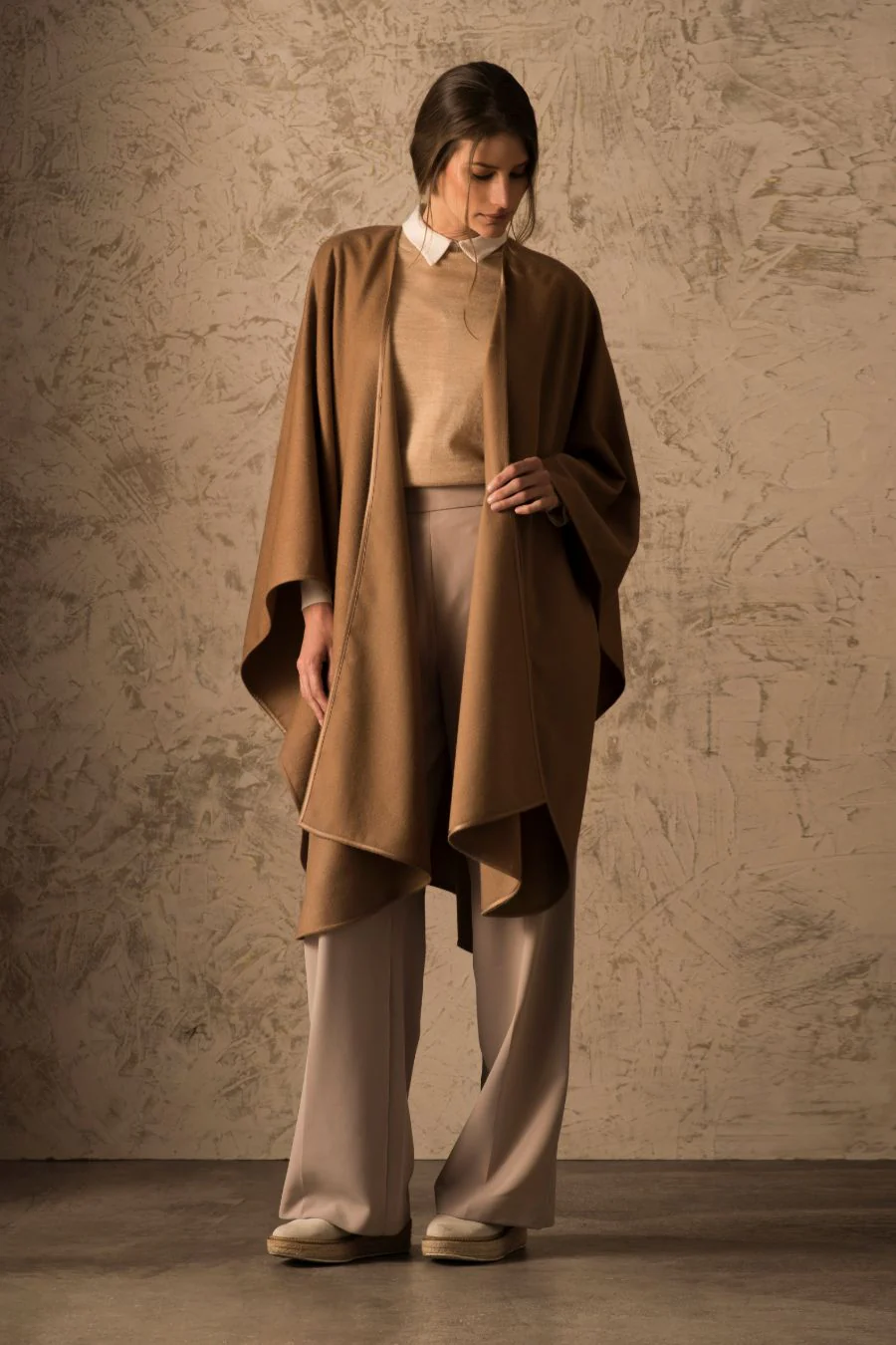 Grun - Royal Alpaca Cape Royal Alpaca Color Camel - Image 3