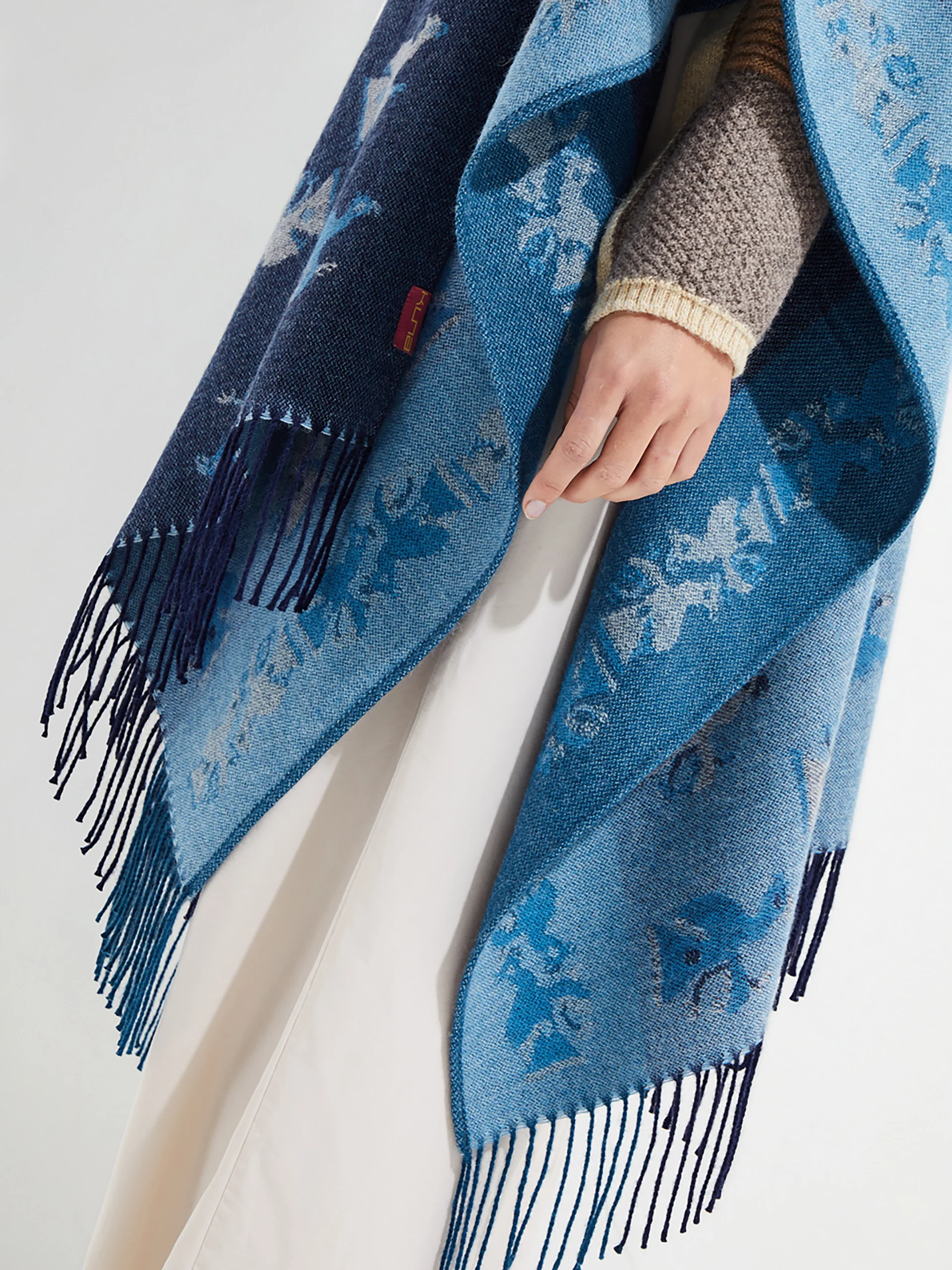 Nazca - 42 Cape Baby Alpaca Color Blue - Image 2