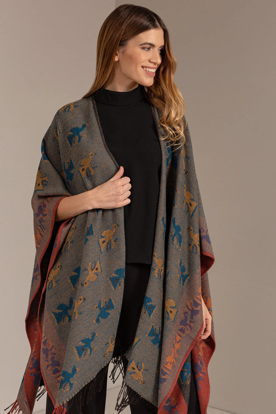 Nazca - 42 Cape Baby Alpaca Color Black - Image 5