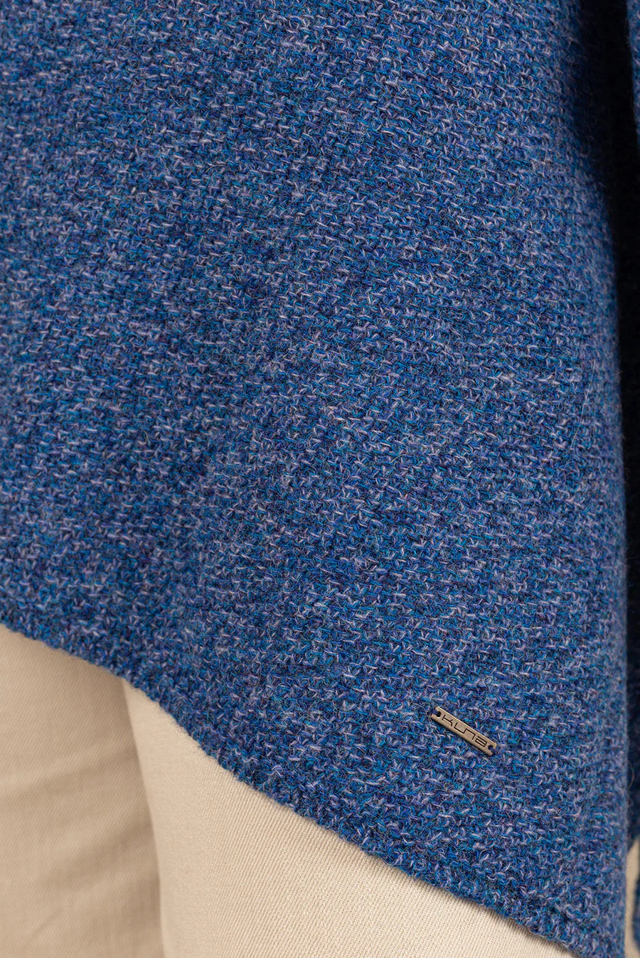 Sandra Cape Baby Alpaca Color Devlin - Image 4