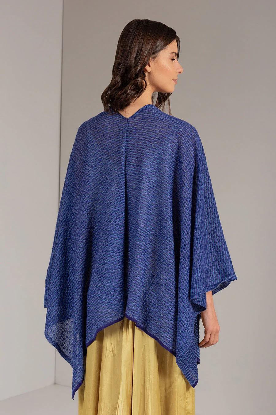Urkis Cape Baby Alpaca Color Spazio - Image 2