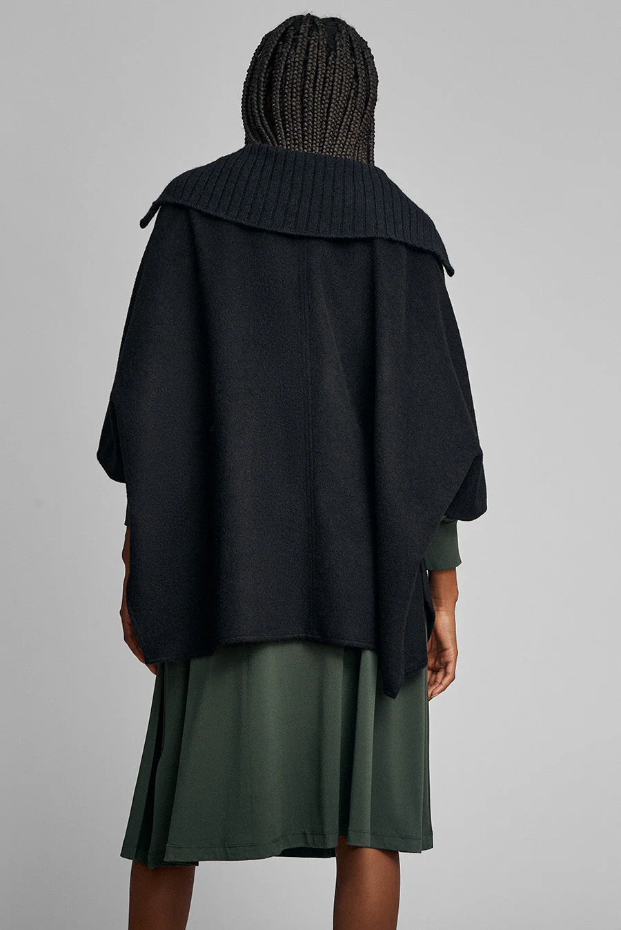 Whisper Cape Baby Alpaca Color Black - Image 3