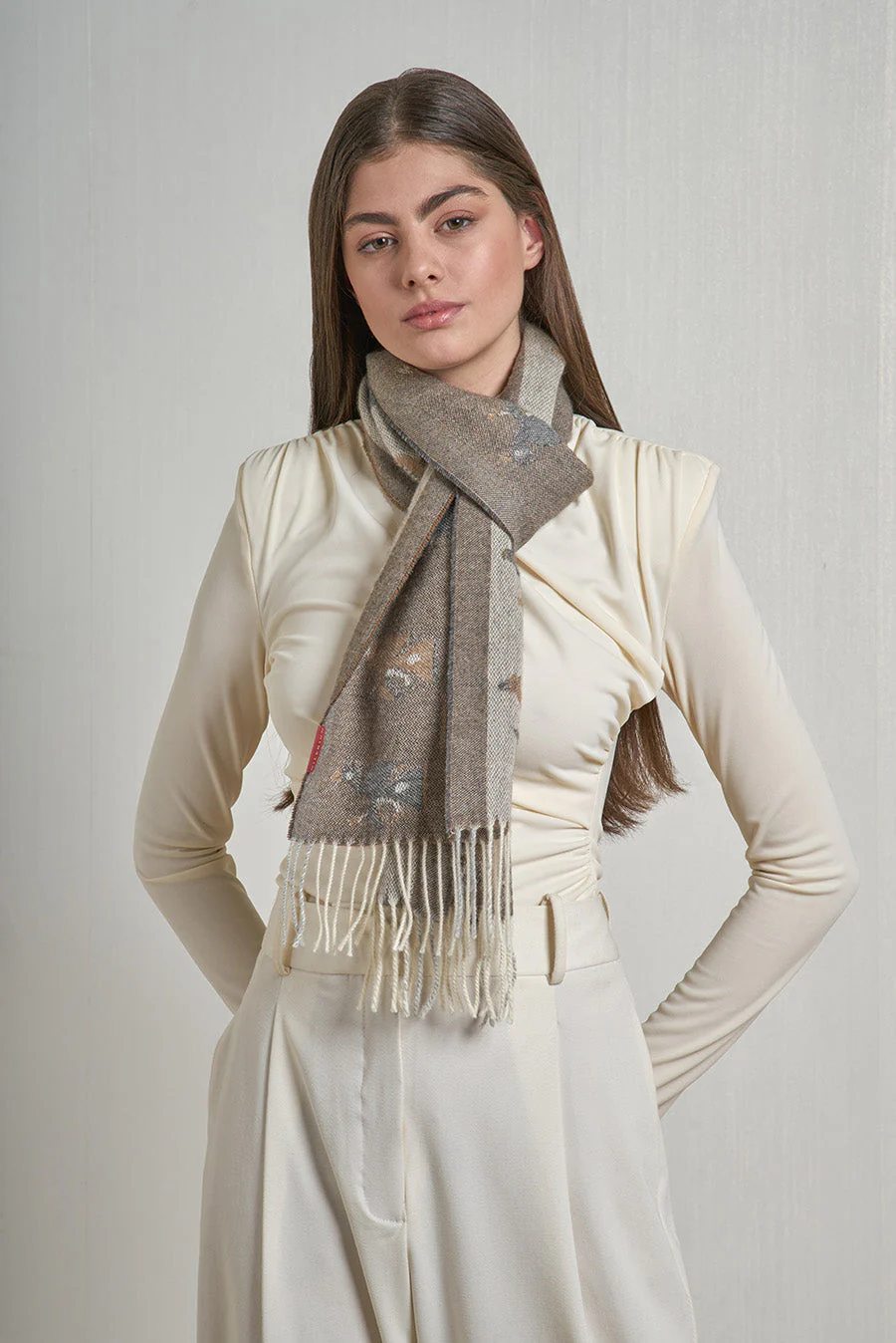 Nazca - 19 Scarf Baby Alpaca Color Ecru - Image 4