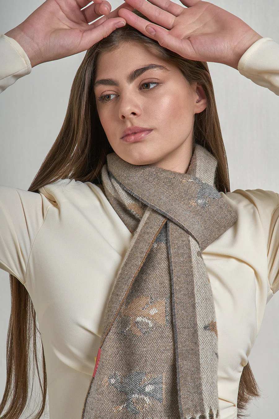 Nazca - 19 Scarf Baby Alpaca Color Ecru - Image 5