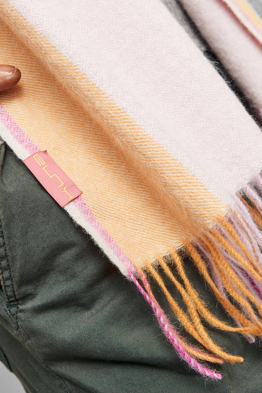 Rear Scarf Baby Alpaca Color Palo Rosa - Image 4
