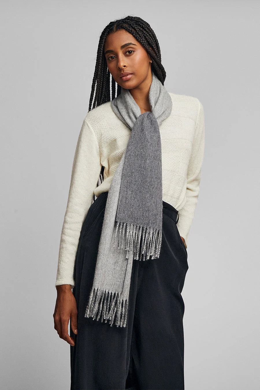 Tundra Scarf Baby Alpaca Color Grey Medio&Grey Claro - Image 2