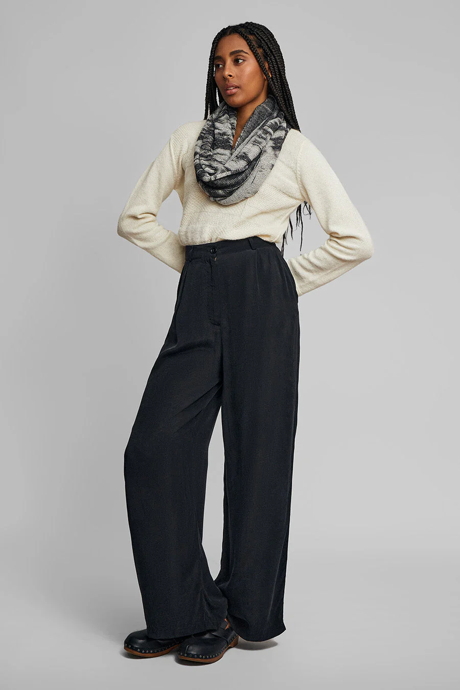 Wednesday Infinito Scarf Baby Alpaca Color B&W