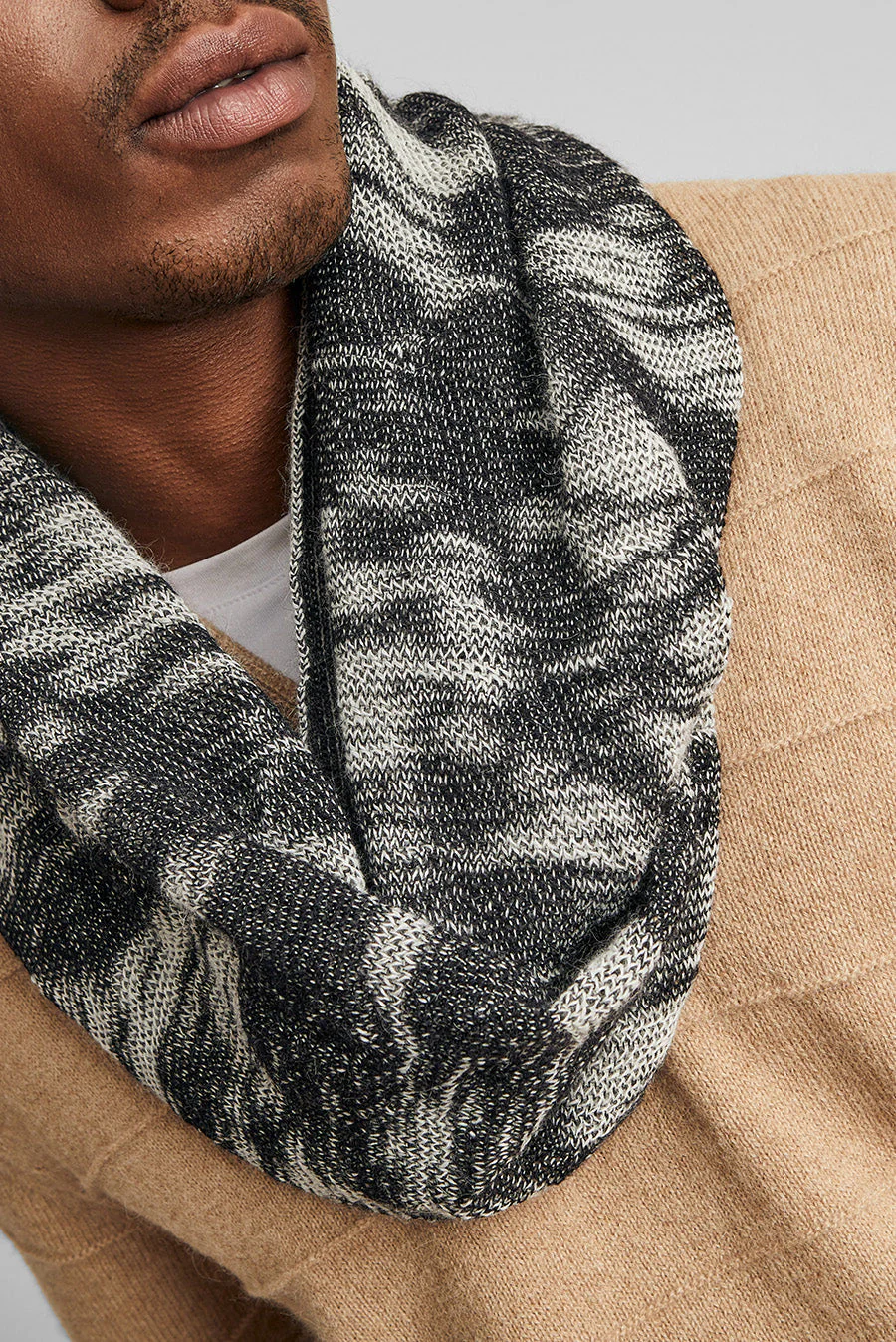 Wednesday Infinito Scarf Baby Alpaca Color B&W - Image 5
