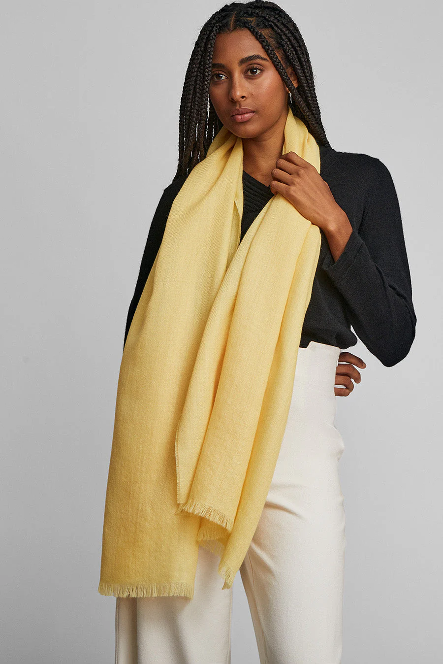 Amareto Shawl Baby Alpaca Color Amarillo Mantequilla