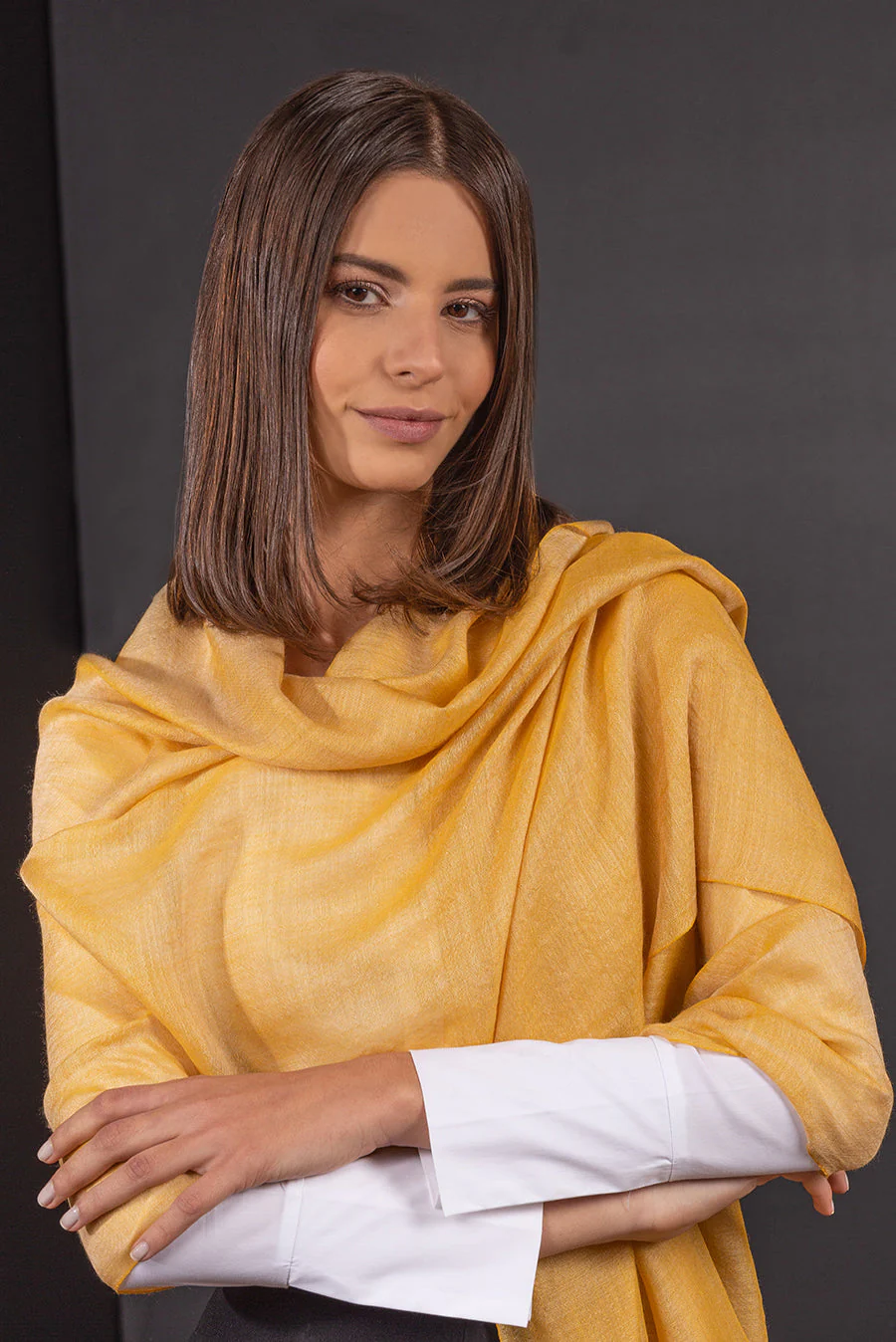 Bilbao Shawl Royal Alpaca & Silk Color Amarillo - Image 3