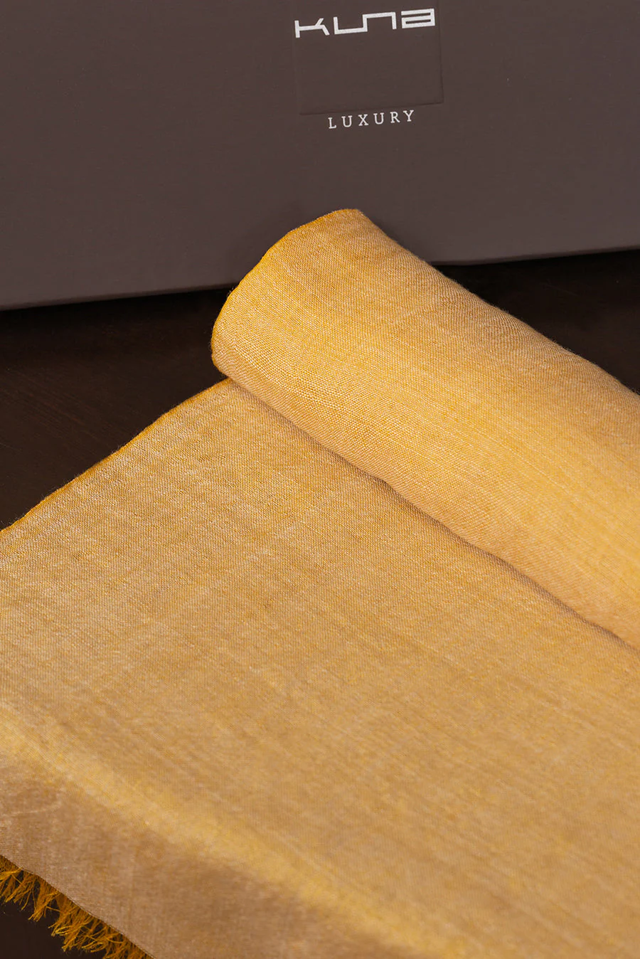 Bilbao Shawl Royal Alpaca & Silk Color Amarillo - Image 4