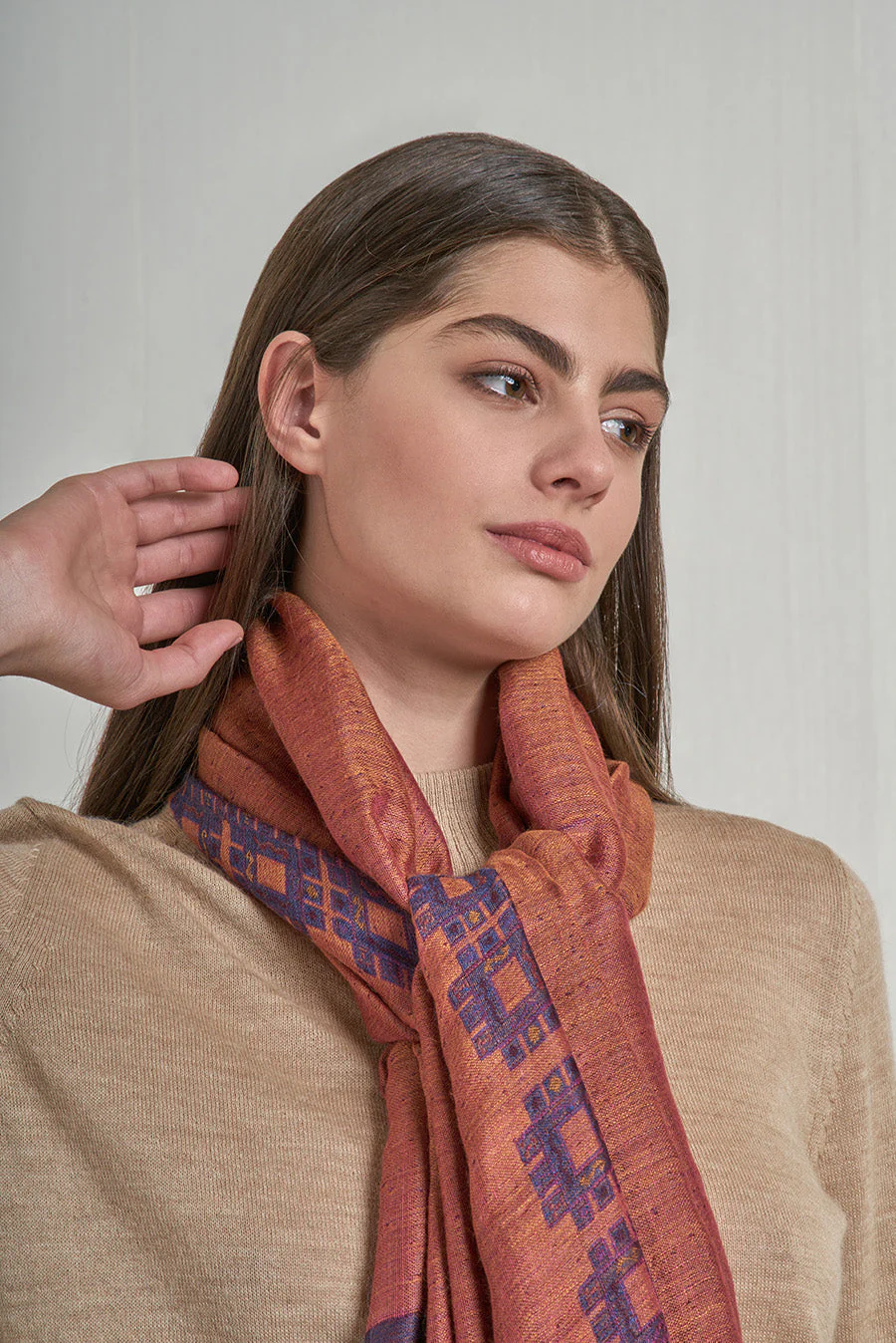 Nazca - 27 Shawl Royal Alpaca & Silk Color Guinda - Image 4