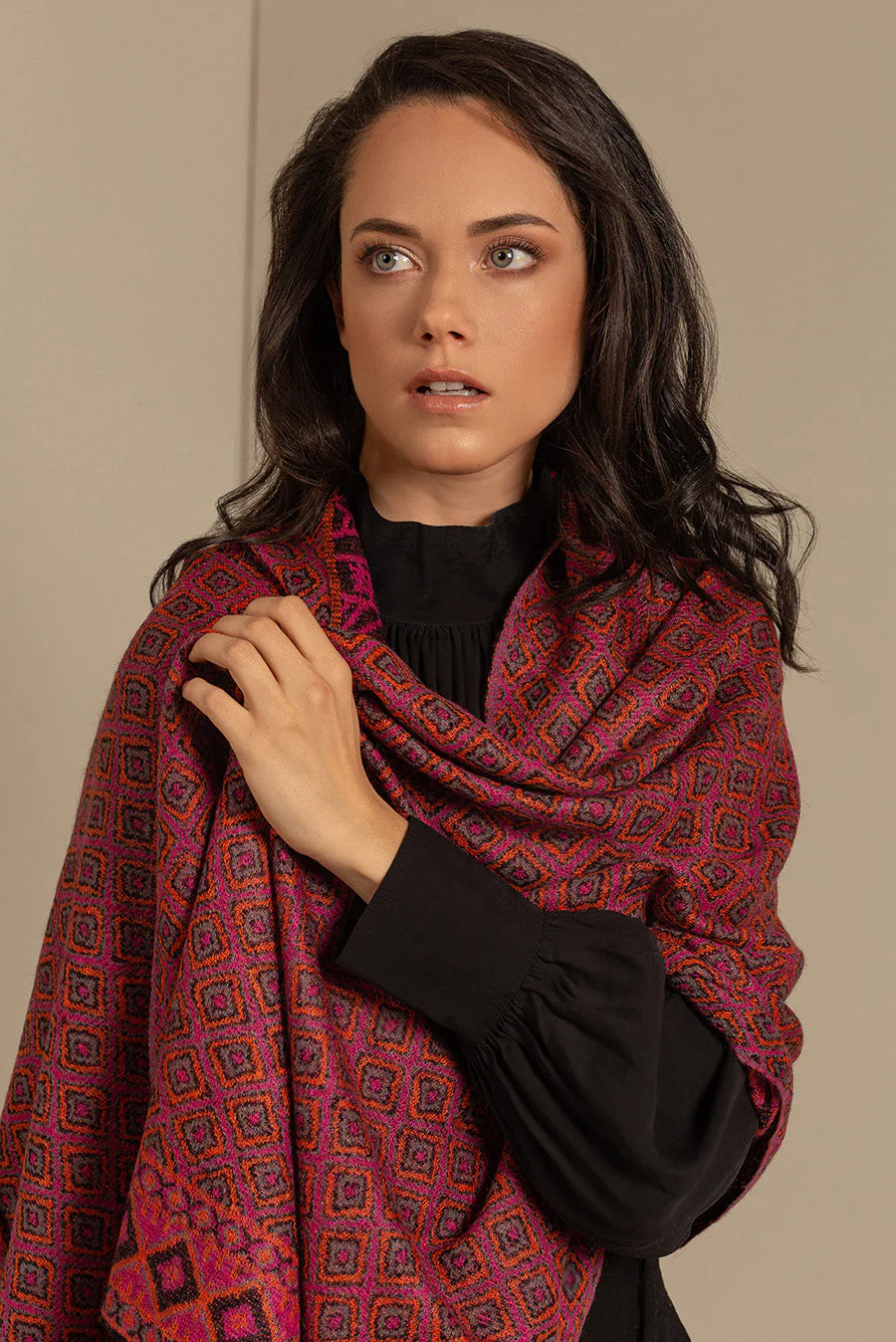 Nazca - 51 Shawl Baby Alpaca Color Red - Image 3