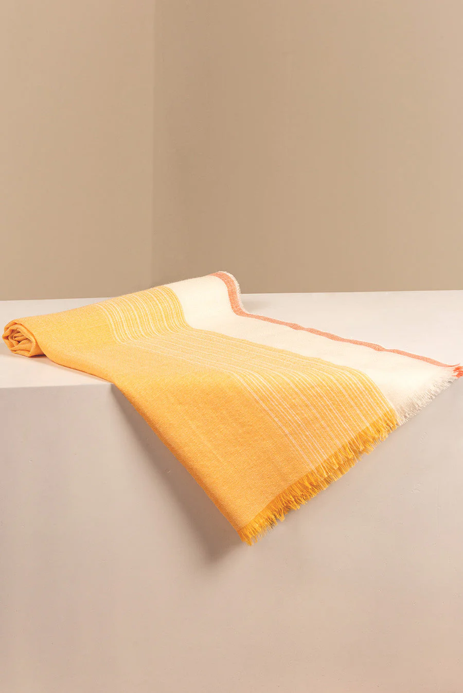 Ufana Shawl Baby Alpaca Color Amarillo - Image 2