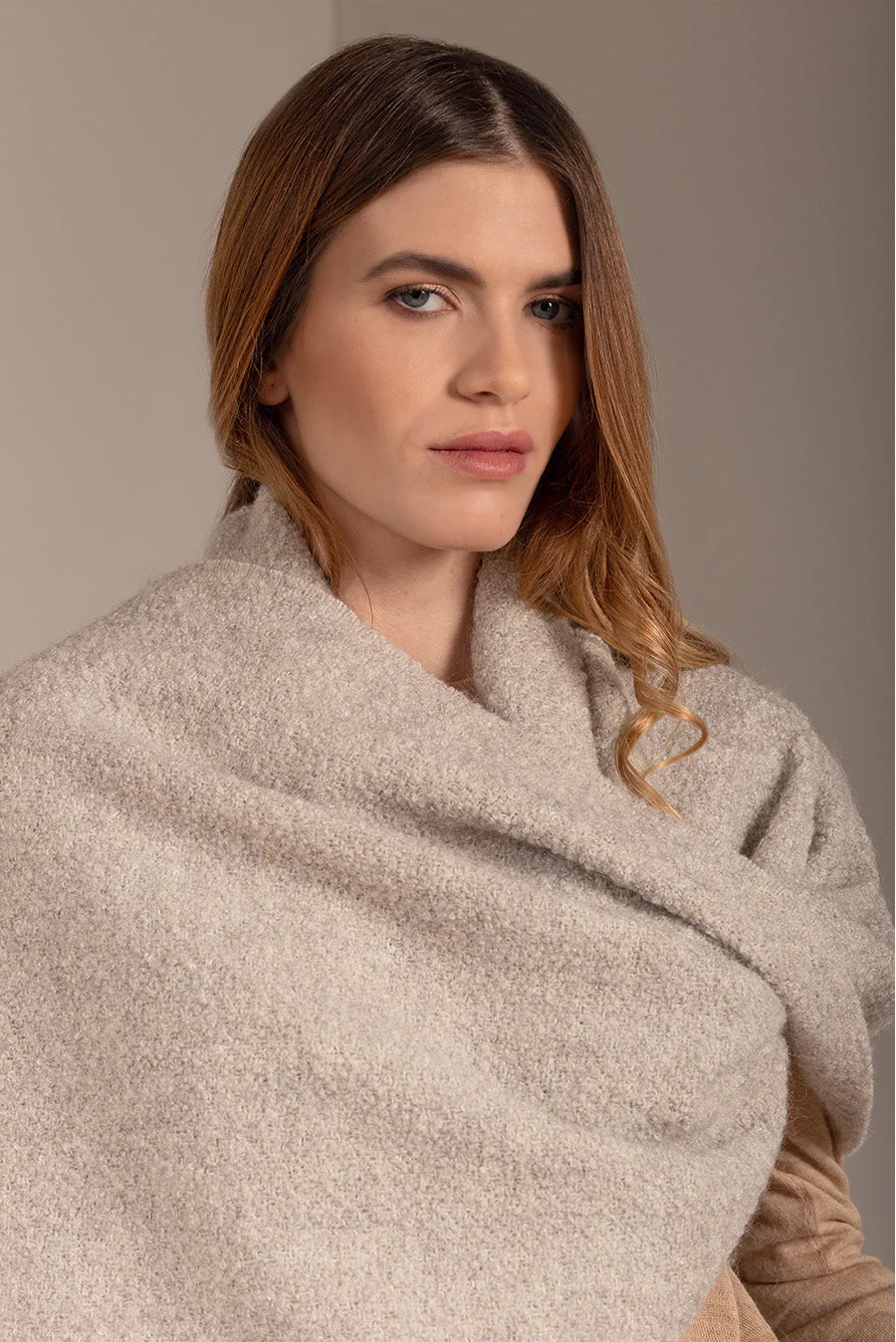 Umm Shawl Baby Alpaca Color Grey Claro