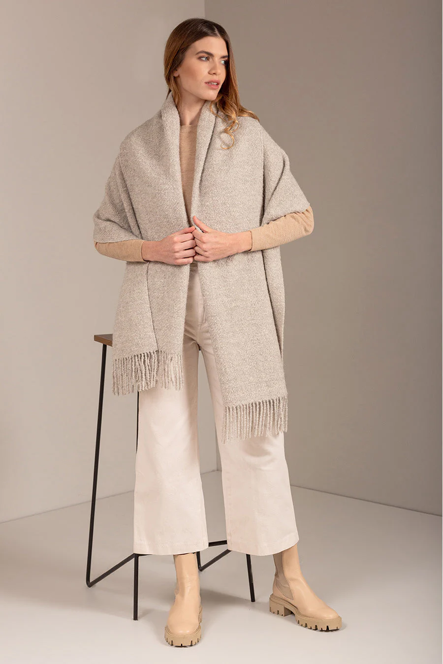 Umm Shawl Baby Alpaca Color Grey Claro - Image 2