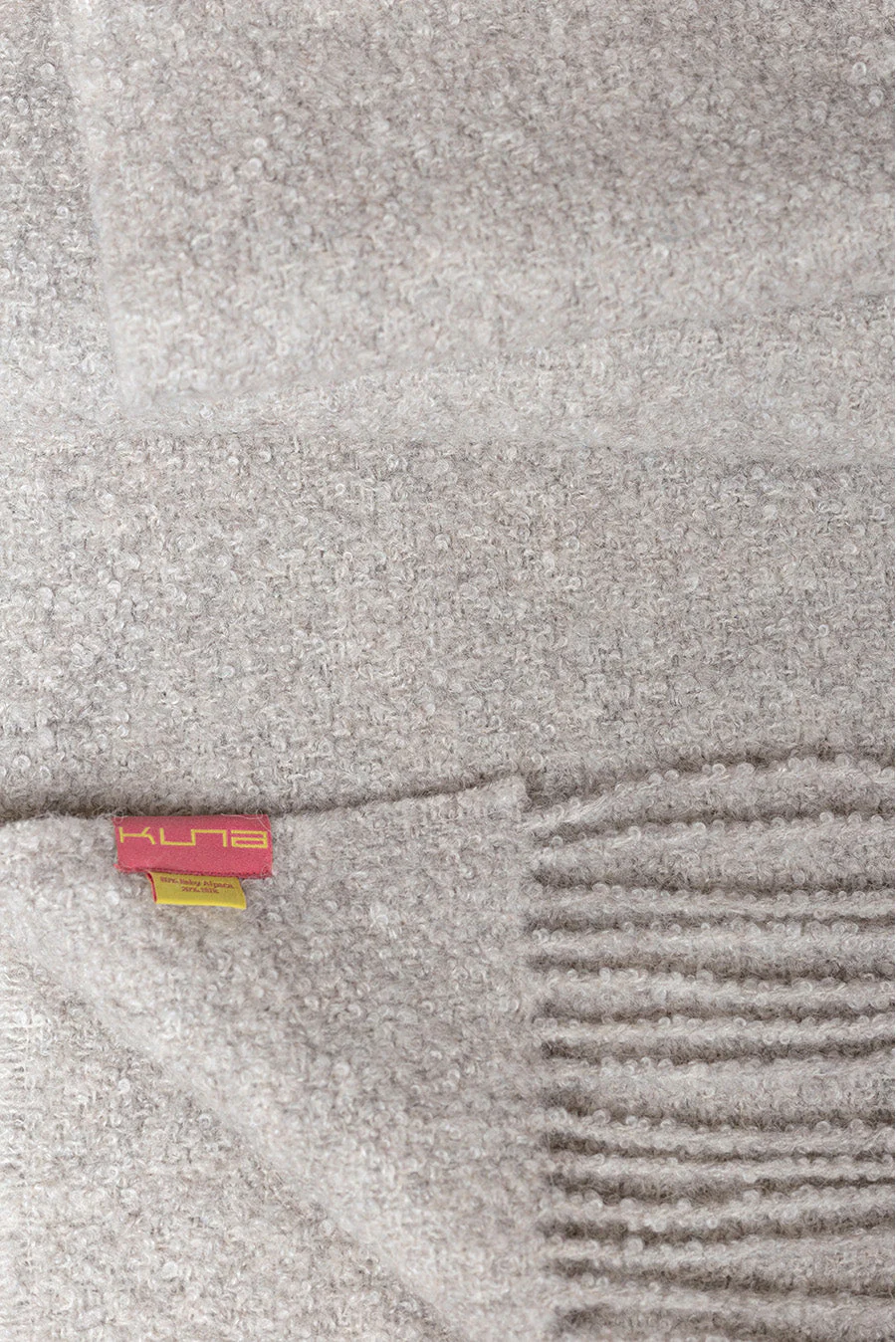 Umm Shawl Baby Alpaca Color Grey Claro - Image 4
