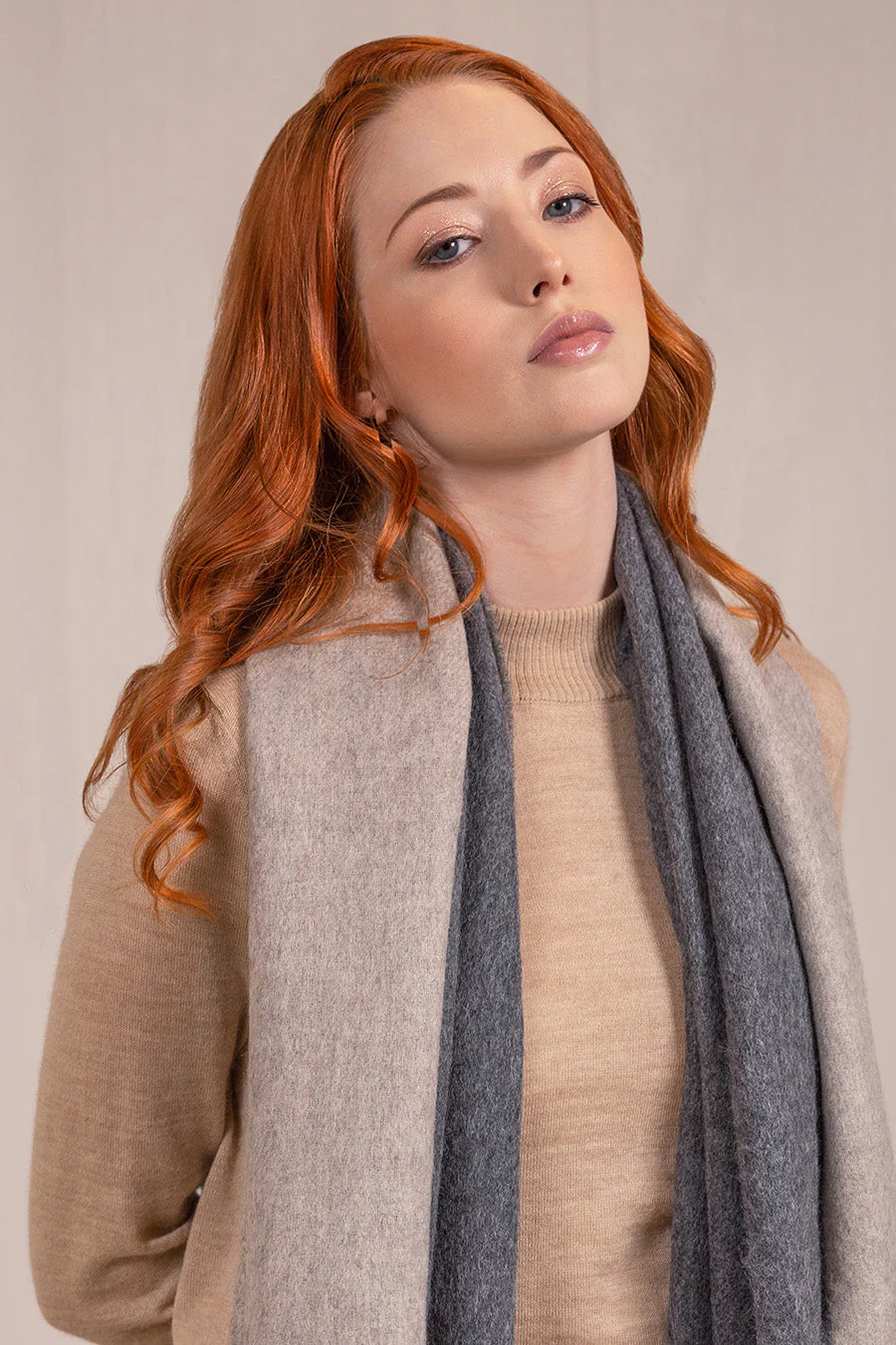 Valenzuela Shawl Baby Alpaca Color Grey Medio& Beige - Image 3