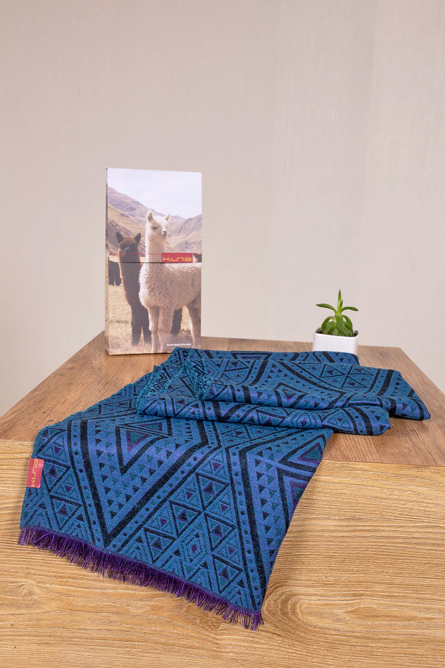 Venga Shawl Baby Alpaca Color Morado - Image 2
