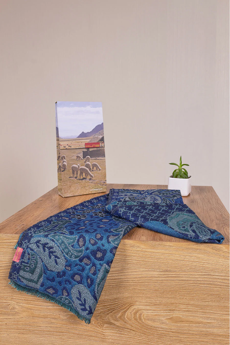 Verdino Shawl Baby Alpaca Color Blue - Image 2