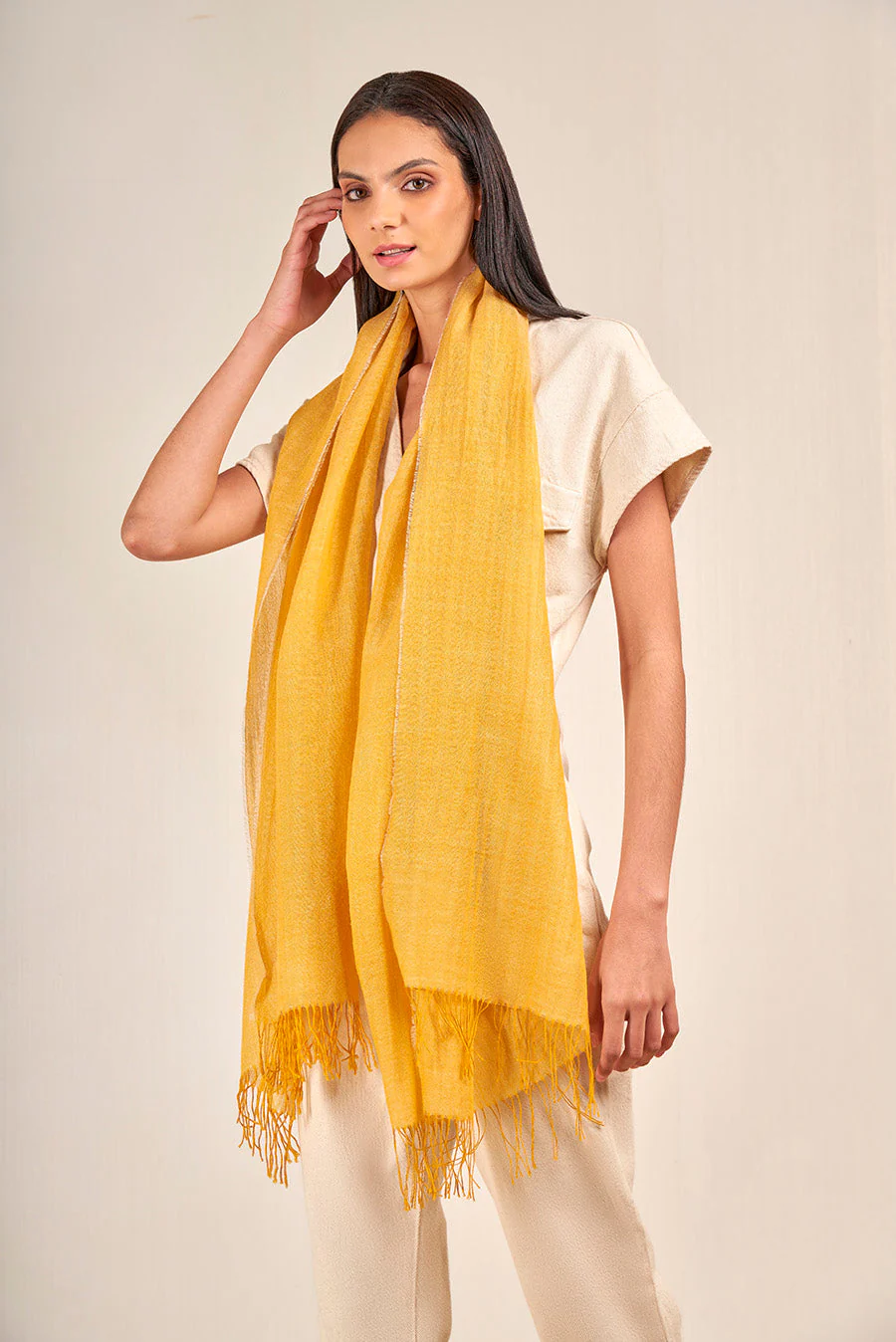 Votre Shawl Baby Alpaca Color Amarillo - Image 2