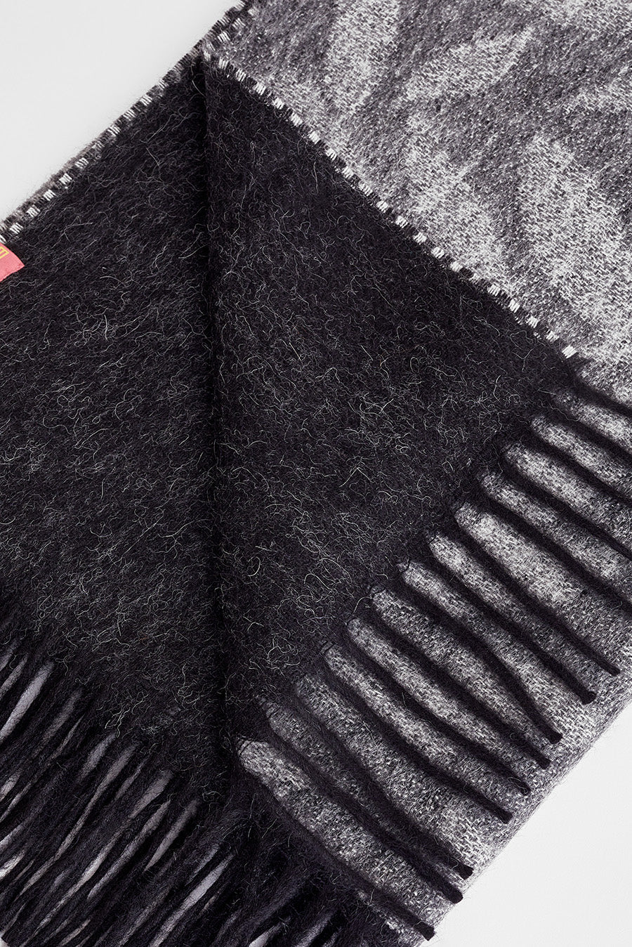 Weinko Shawl Baby Alpaca Color B&W - Image 4