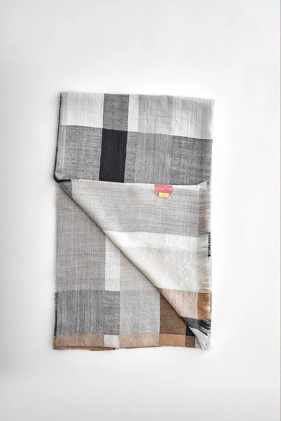 Wilaya Shawl Baby Alpaca Color Grey - Image 2
