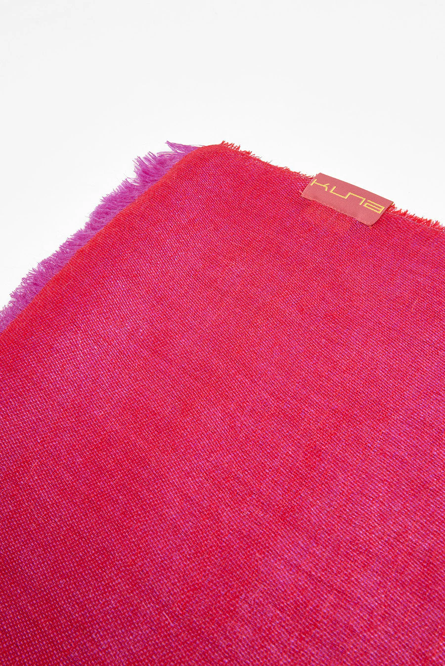 Wilco Shawl Baby Alpaca Color Fucsia - Image 4