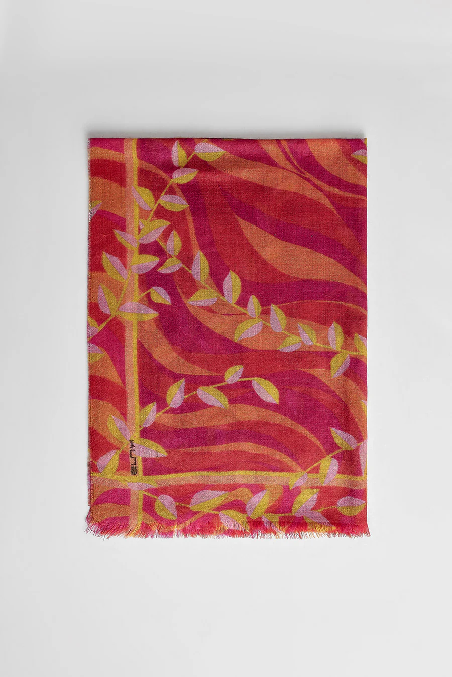 Winelight Shawl Baby Alpaca Color Fuchsia - Image 2