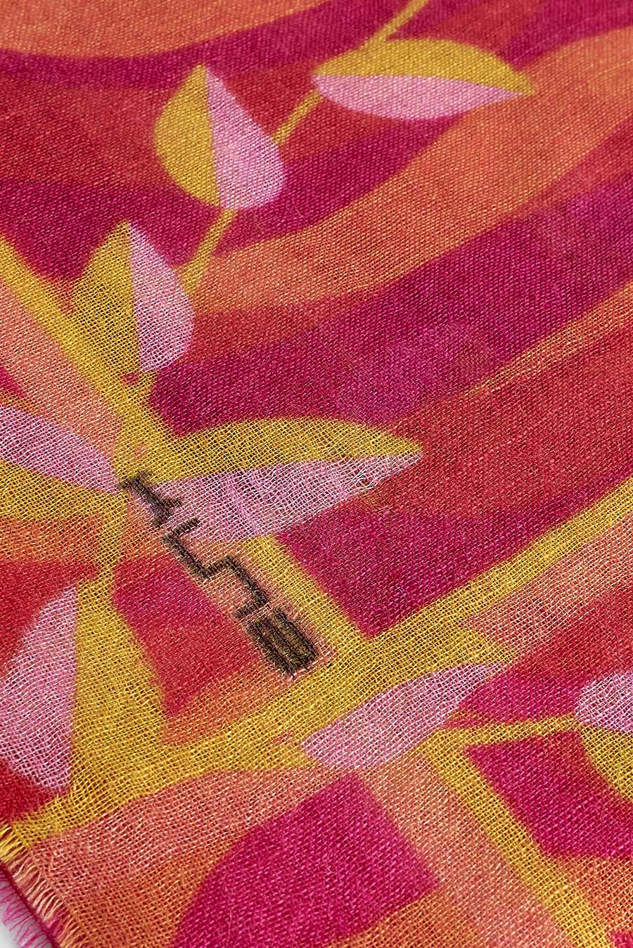 Winelight Shawl Baby Alpaca Color Fuchsia - Image 8