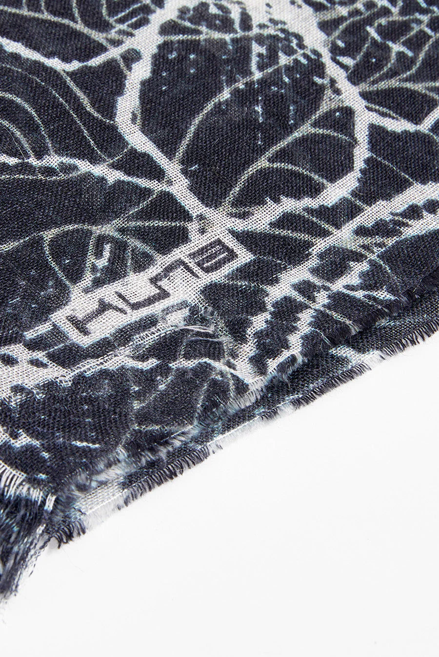 Winslet Shawl Baby Alpaca Color B&W - Image 4