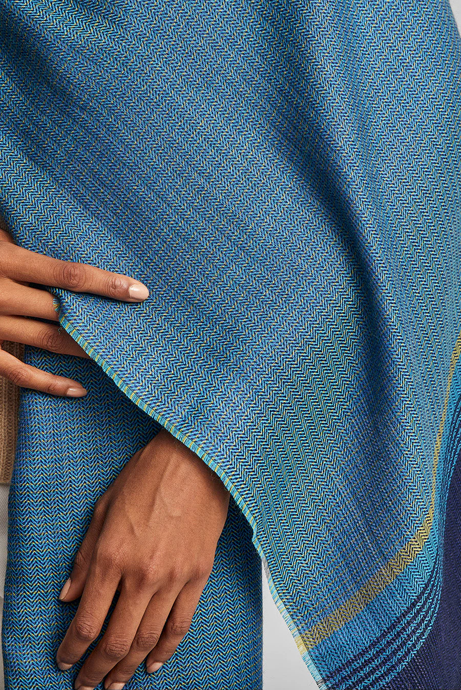 Woi Shawl Baby Alpaca Color Blue - Image 3