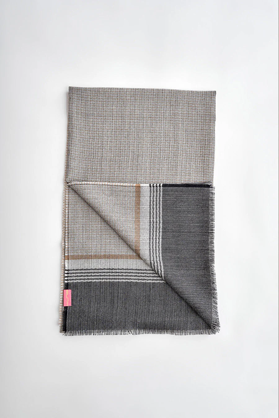 Woi Shawl Baby Alpaca Color Black - Image 2