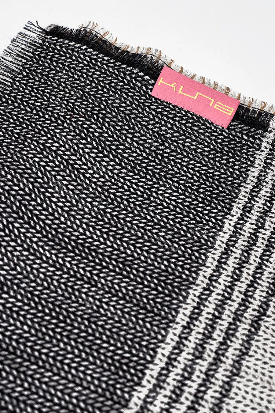 Woi Shawl Baby Alpaca Color Black - Image 4