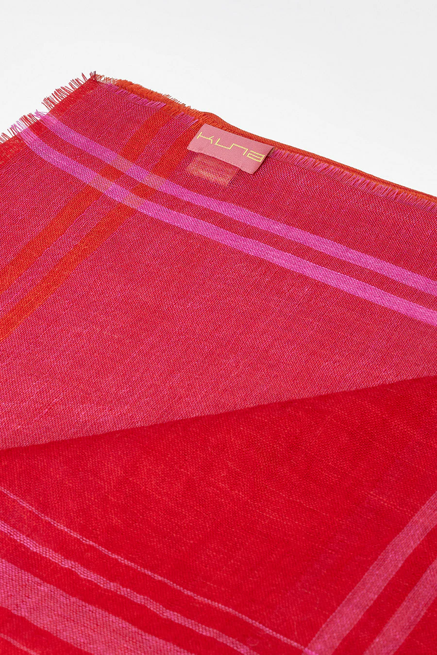 Wuatia Shawl Baby Alpaca Color Fucsia - Image 4