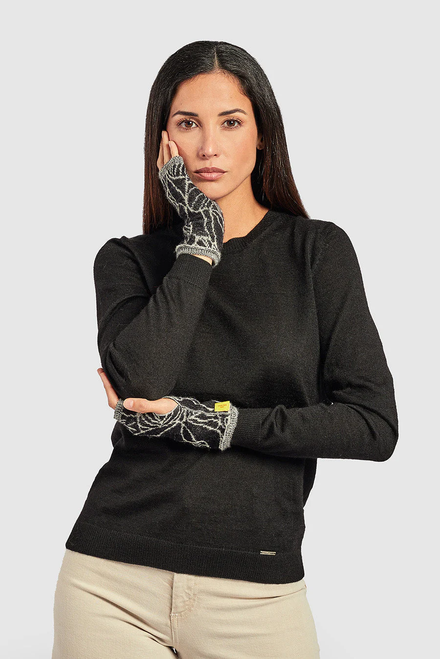 Weiss Gloves Baby Alpaca Color B&W