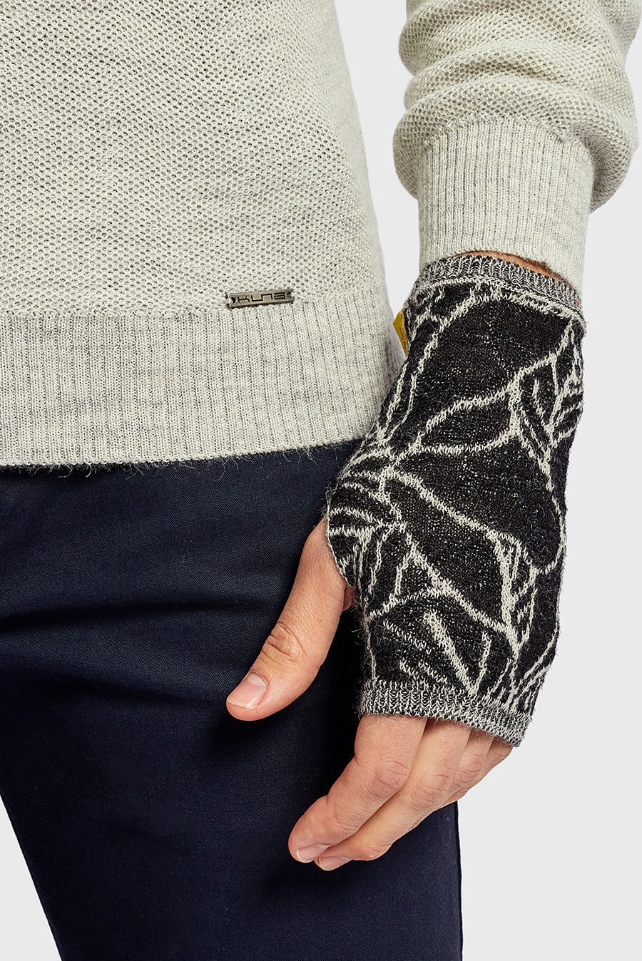 Weiss Gloves Baby Alpaca Color B&W - Image 8