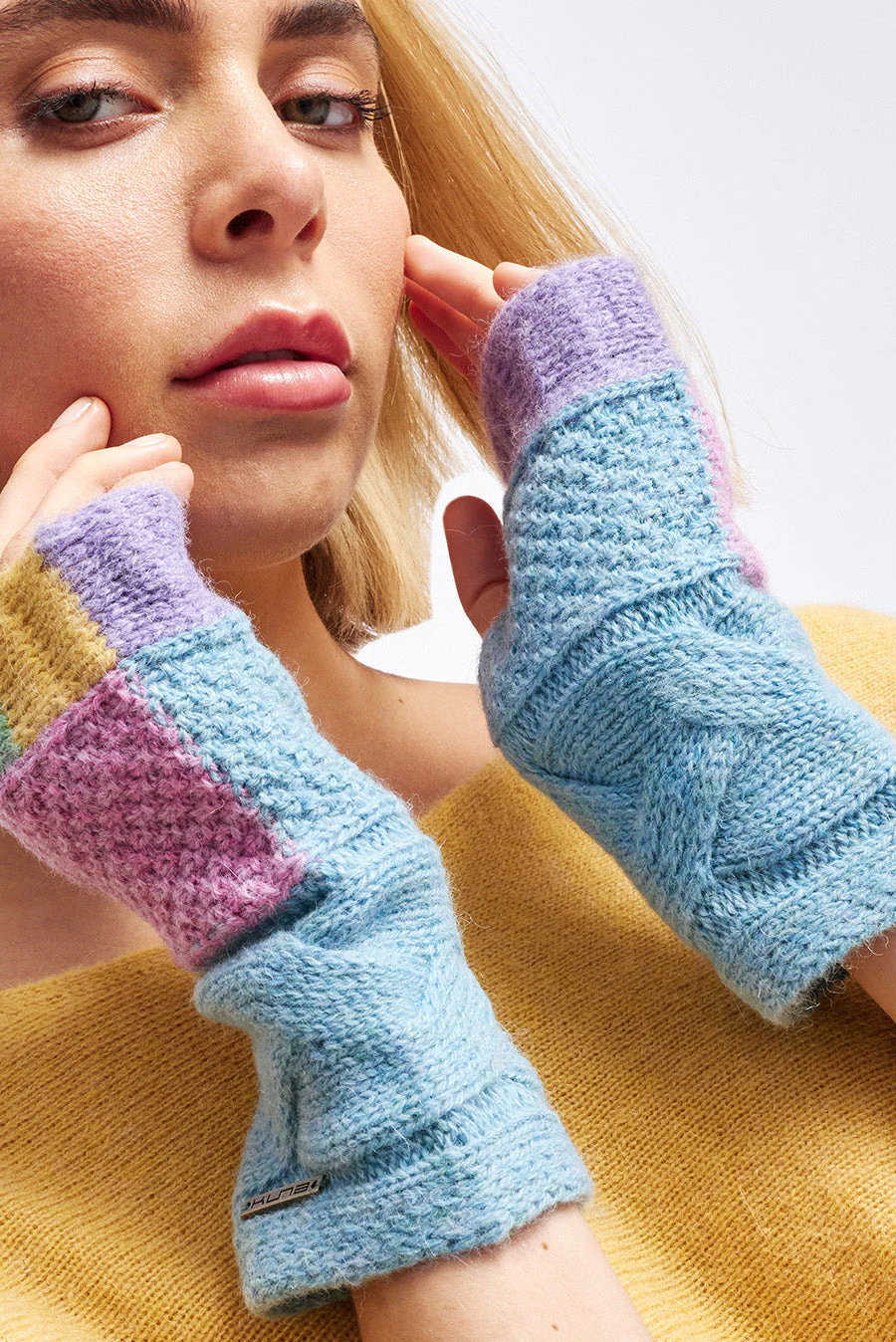 Wera Gloves Baby Alpaca Color Orchid - Image 3