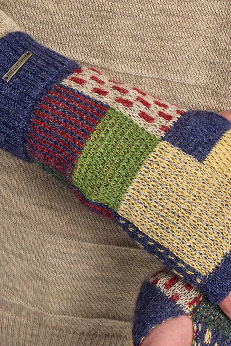 Windsor Gloves Baby Alpaca Color Niagara - Image 5