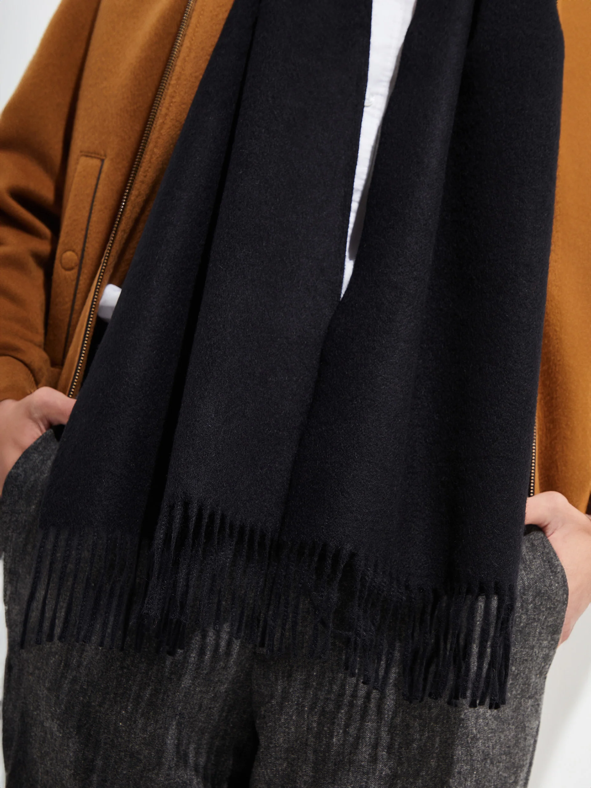Jamas Scarf Royal Alpaca Color Black - Image 5