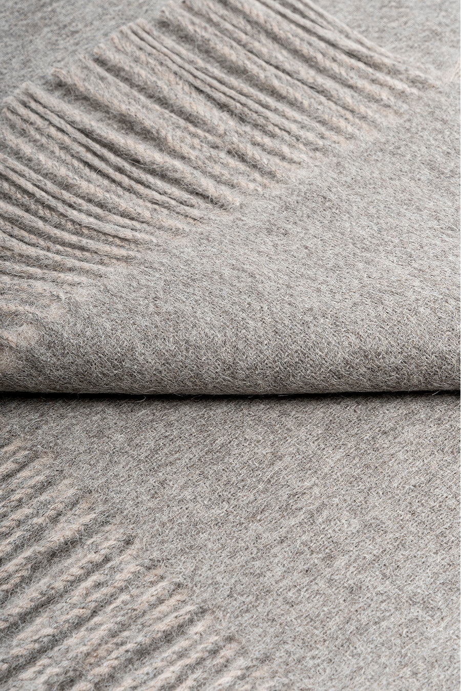 Vuelta Blanket Baby Alpaca Color Grey & Beige - Image 4